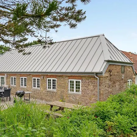 Casa de Férias Stunning Home In Ulfborg With Sauna