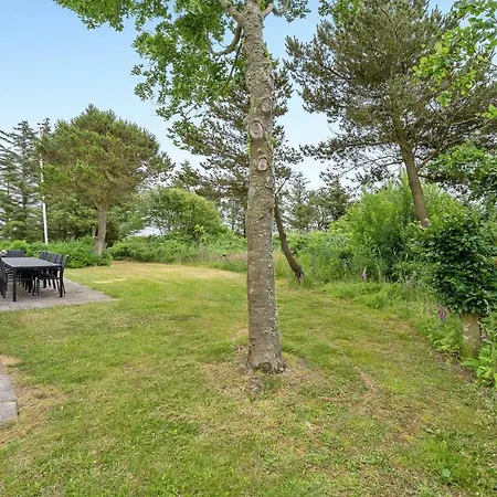 Hébergement de vacances Stunning Home In Ulfborg With Sauna *